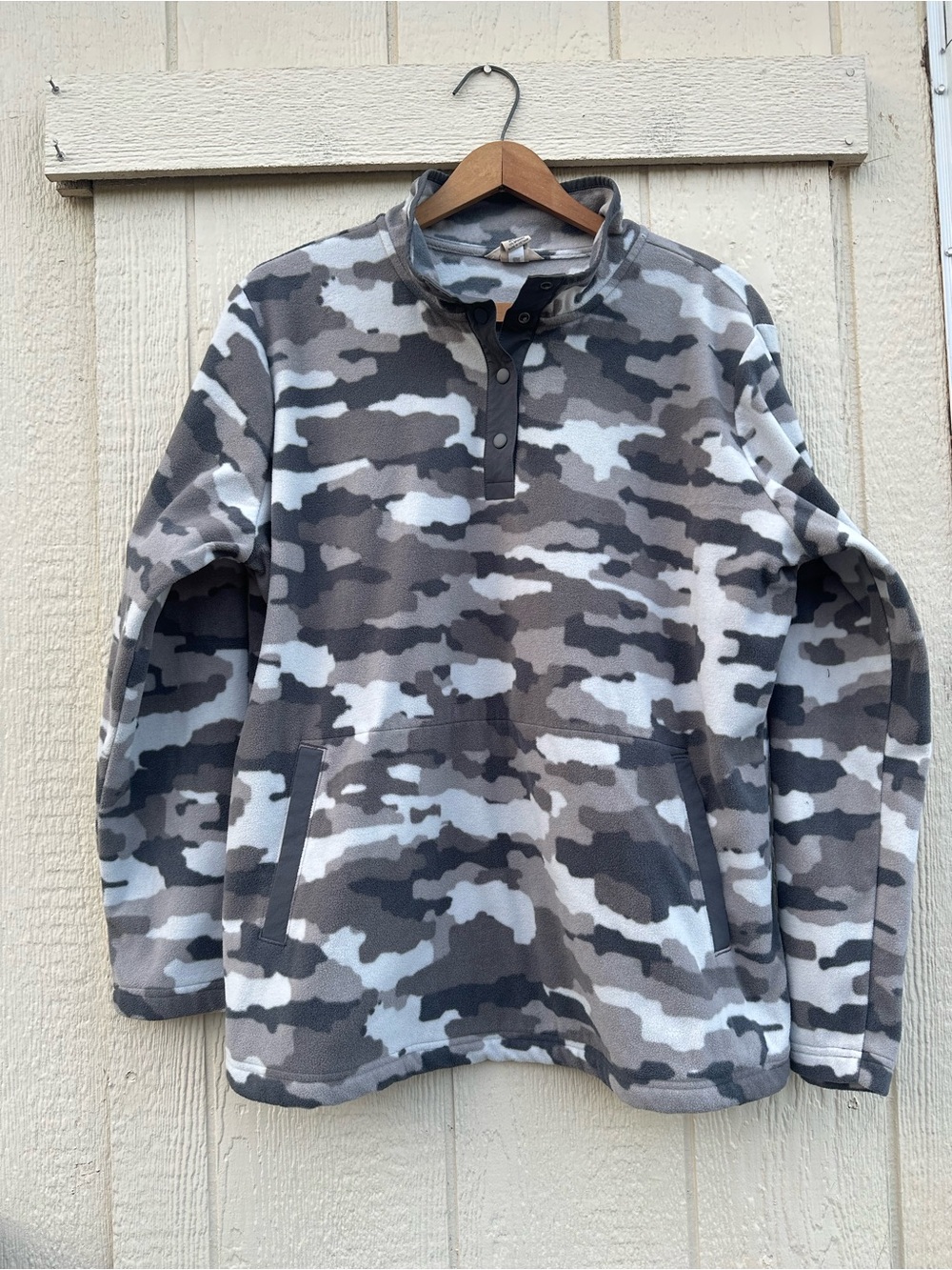 Duluth Trading Co Size XL  Camo Fleece Pullover Gray White 1/4 Snap Sweatshirt